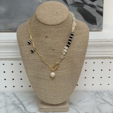 Short Gemstone &amp; Pearl Necklace (multiple colors)