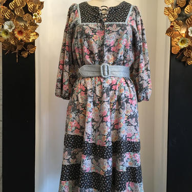 1970s prairie dress, vintage 70s dress, calico print cotton, 1970s tent dress, size medium, floral hippie dress, gunne sax style 