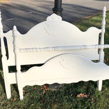 NEW - Vintage White Full or Queen Bed 