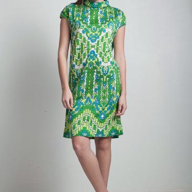 vintage 70s green printed mini shift dress acrylic fold over collar cap sleeves SMALL S 