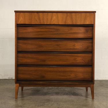 Broyhill Mid-Century Modern 5-Drawer Walnut Dresser / Chest 