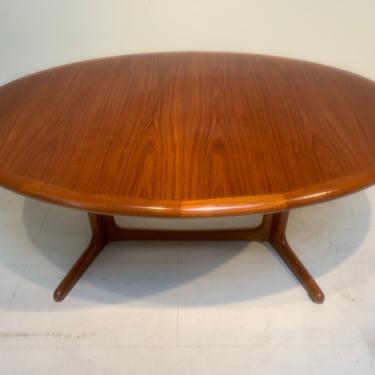Mid-Century Danish Oval Rosewood Dining Table by Valentinsen with  Extension Leaves by XcapeVintage
