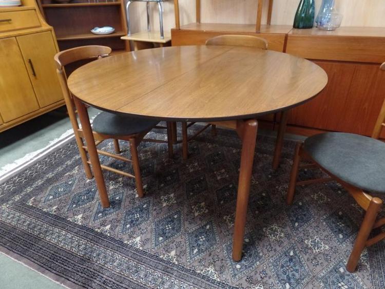 Danish Modern round ding table with one leaf