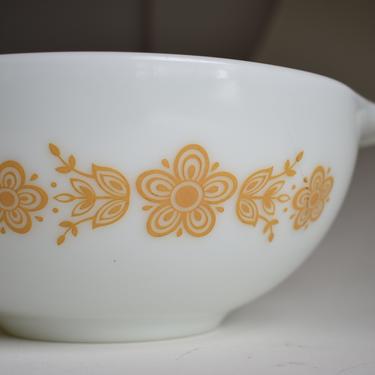 Pyrex Butterfly Gold Cinderella Mixing Bowl Medium 443 | 2.5 QT Nesting Mixing Bowl | Yellow Orange White | Vintage Baking Gift | Kitsch 