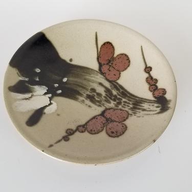 1990s Vintage Hand-Painted Flower Motif Decorative Ceramic Plate. 