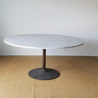 1980s Italian Postmodern Marble and Metal Base Round Dining Table. 