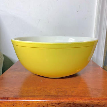 Vintage Pyrex Yellow Round Mixing Bowl 404 