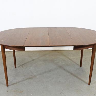 Mid-Century Modern American of Martinsville Walnut Extendable Dining Table 