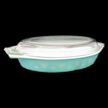 Pyrex Turquoise Snowflake Lidded 1 and 1/2 Quart Divided Casserole Dish