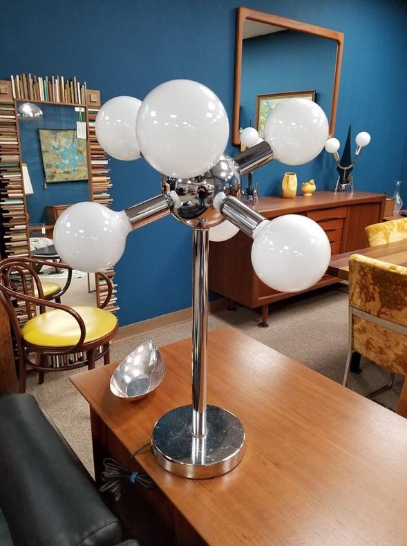                   Mid-Century Modern Sputnik table lamp