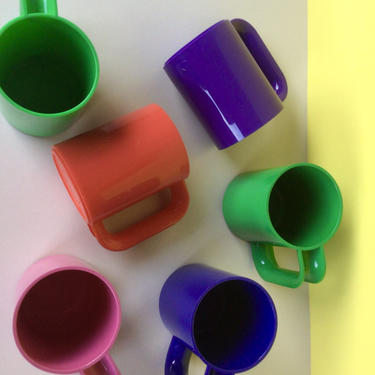 Vintage MCM Massimo Vignelli for Heller Plastic Mugs from the 1970s in Rainbow Shades 