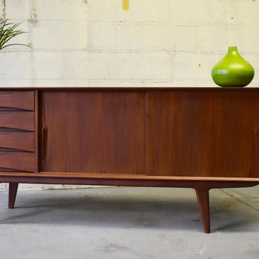 LONG Mid Century Modern styled CREDENZA media stand 