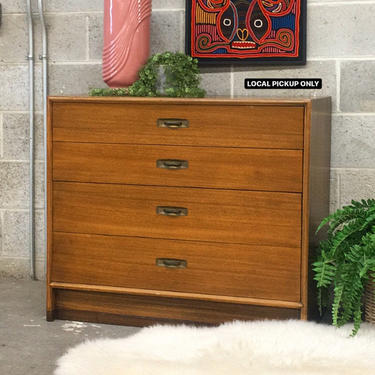 LOCAL PICKUP ONLY ———— Vintage Drexel Dresser 