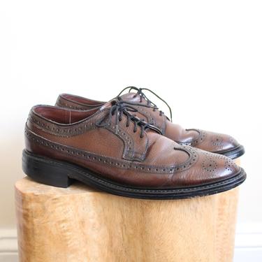 vintage 50s 60s men's oxford shoes - vintage Nunn Bush wingtips / brown pebbled leather oxfords - 1950s oxford shoes / men's wing tips, 9D 