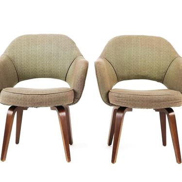 Pair Eero Saarinen for Knoll Executive Arm Chairs