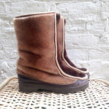 1970's Faux Fur Caramel Mid Calf Snow Boots in Size 7 8 7.5 