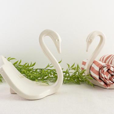 Retro Ceramic Swan Towel Holder, Bathroom Decor Off-White Swan Figurine 