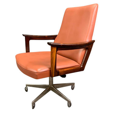 Vintage Danish Mid Century Modern Executive Chair in Rosewood and Leather in the Manner of Arne Vodder 
