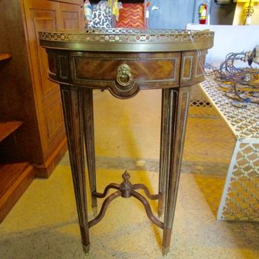 THEODORE ALEXANDER OVAL FRENCH STYLE OCCASIONAL TABLE