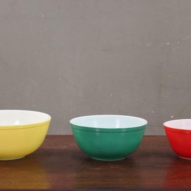 Set of 3 Pyrex Colorful Nesting Mixing Bowls