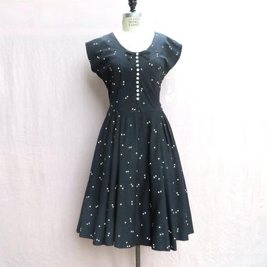 Vintage 1950's Black and White Cotton Polkadot Fit and Flare Day Dress Full Skirt Swing Rockabilly 31.5&amp;quot; Waist Medium 