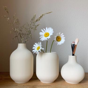 ASPEN Vase (STYLE 01 - Curve) - Designed and Sustainably made by Honey & Ivy Studio in Portland, Oregon 