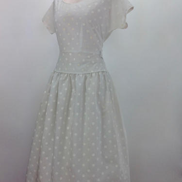 1950'S Polka Dot Dress / Nipped Drop Waist / Gathered Skirt /  Women's Size Medium 