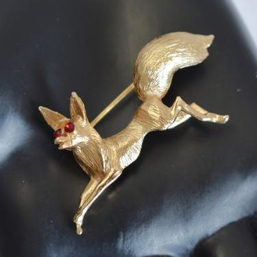 60's Napier gold tone metal red rhinestone eyes fox pin, whimsical mid-century running fox designer costume brooch 