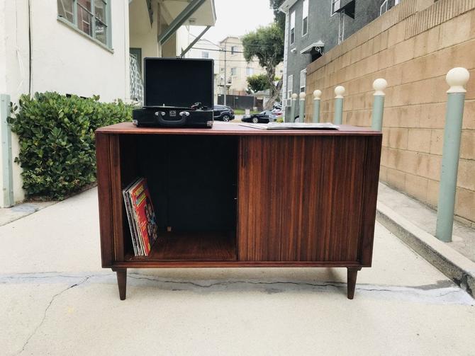 MID CENTURY MODERN BarzilayCredenza/Media Stand/Record Player Stand/Bar 