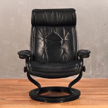 Ekornes Leather Lounge Chair & Ottoman – ONLINE ONLY