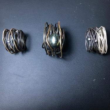 Infinity ring with black pearl