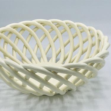Vintage Off White  Lattice round  Open Weave Bread Basket or Fruit Bowl Pottery 9 3/4&amp;quot; 