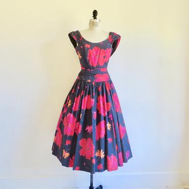 Vintage 1950's Style Red and Black Rose Floral Print Cotton Fit and Flare Dress Full Skirt Rockabilly Swing Laura Ashley 26.5&quot; Waist Small 