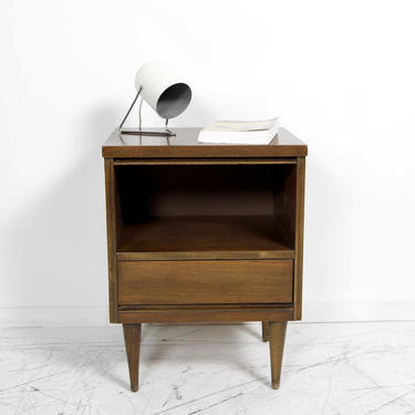 Vintage mcm small nightstand end table w/drawer by Bassett furniture | Free delivery in NYC and Hudson 