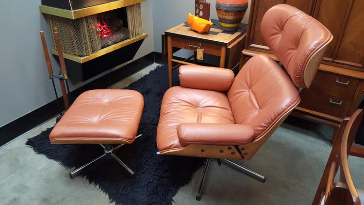 Mid-century Eames-style lounger with ottoman rust colored vinyl and light wood shell