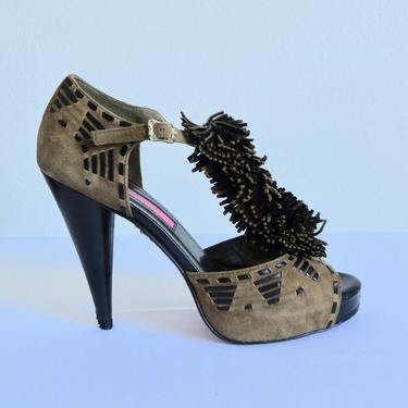 Betsey Johnson Size 6.5 7 US Khaki Brown and Black Suede Fringe High Heel Platform Sandals Made in Italy 
