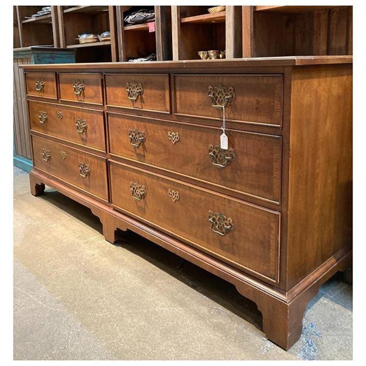 Henredon’s 18th century Chippendale banded walnut double 8 drawer dresser 72” width / 20” deep / 31.6” height 