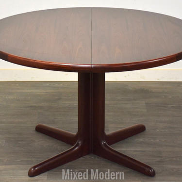 Danish Modern Rosewood Round Dining Table 