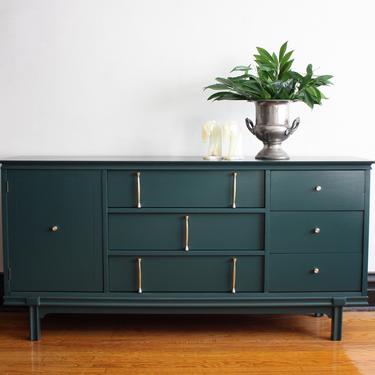 Hunter Green Mid Century Credenza by Basset//Vintage Modern Media Console//Refinished Mid Century Dresser//Modern Painted Sideboard/Buffet 