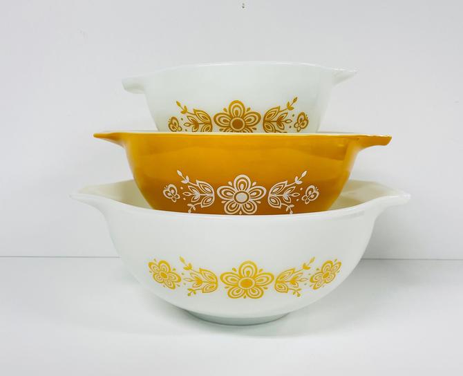 Vintage Pyrex Butterfly Gold / Cinderella Bowls / 443 / 442 / 441 / Set of 3 / FREE SHIPPING 
