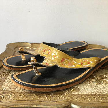 1970s flat sandals, vintage ethnic sandals, Indian style shoes, gold thongs, size 7 1/2, Bohemian sandals, hippie shoes, leather thongs 
