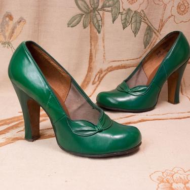 1940s Shoes - Size 6.5 7 US -  RARE Vintage Late 1940s/Early 50s Ultra High Baby Doll Heels in Emerald Green from Jacqueline by Wohl 