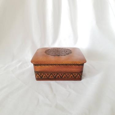 Vintage Wood Burnt Trinket Box / Carved Wood Jewelry Box / German Pyrographic Wooden Box / Burned Wood Gift Box / Hinged Presentation Box 