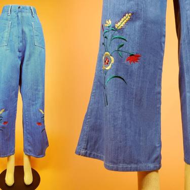 1970s embroidered bell bottom jeans. Plus size 34×26. 