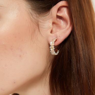giselle gold Flower earrings, Wreath earrings, white flower earrings, daisy hoop earrings, daisy earrings, daisy flower hoop earrings 