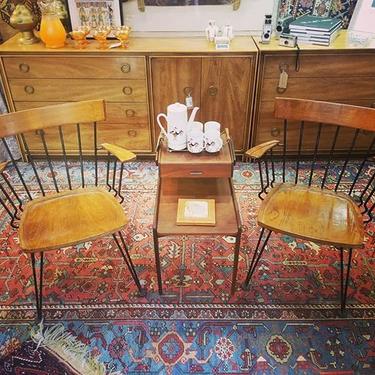                  Fabulous pair of Mid Century Modern chairs attributed to Paul Mccobb
