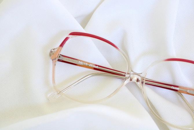 magenta eyeglass frames 