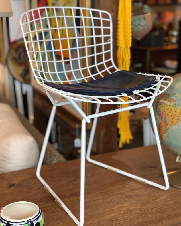 Vintage Harry Bertoia for Knoll midcentury modern children&rsquo;s chair!