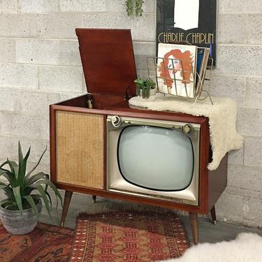 LOCAL PICKUP ONLY ———— Vintage Zenith Tv + Record Player 