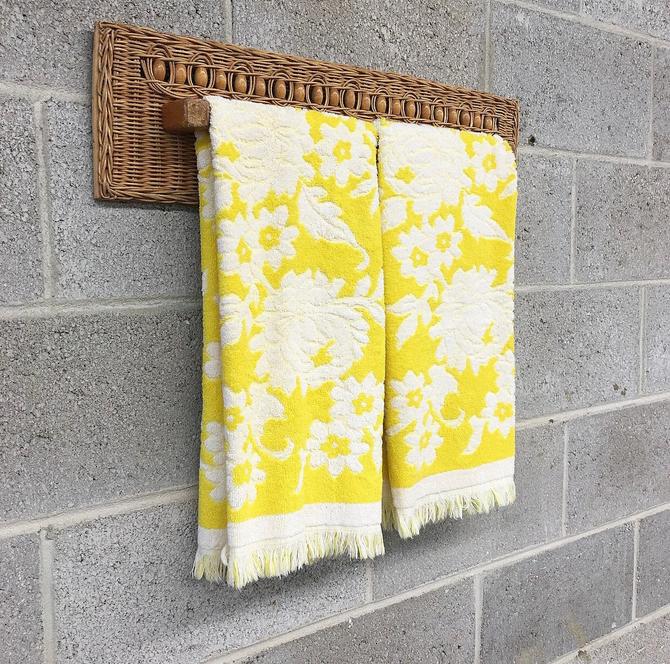 Details about   Vintage Floral/Fringe--Gold/Yellow--Bath Towel--Fieldcrest--100% Cotton--1960's 